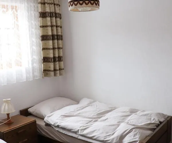 Schoenegg Hochparterre דירה